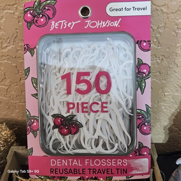 Betsey Johnson Dental Flossers in Travel Tin - Picture 2 of 5